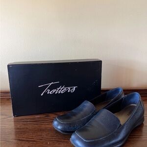Trotters womens Jenn Navy shoes size 10.5 N